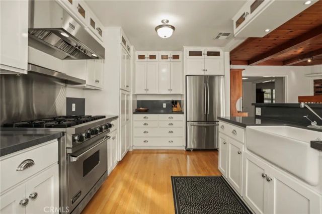 9419 Creemore Drive, Tujunga, CA 91042