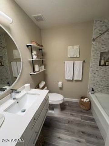 2701 E CACTUS Road, Phoenix, AZ 85032