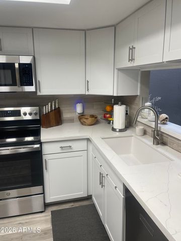 2701 E CACTUS Road, Phoenix, AZ 85032