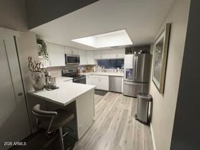 2701 E CACTUS Road, Phoenix, AZ 85032