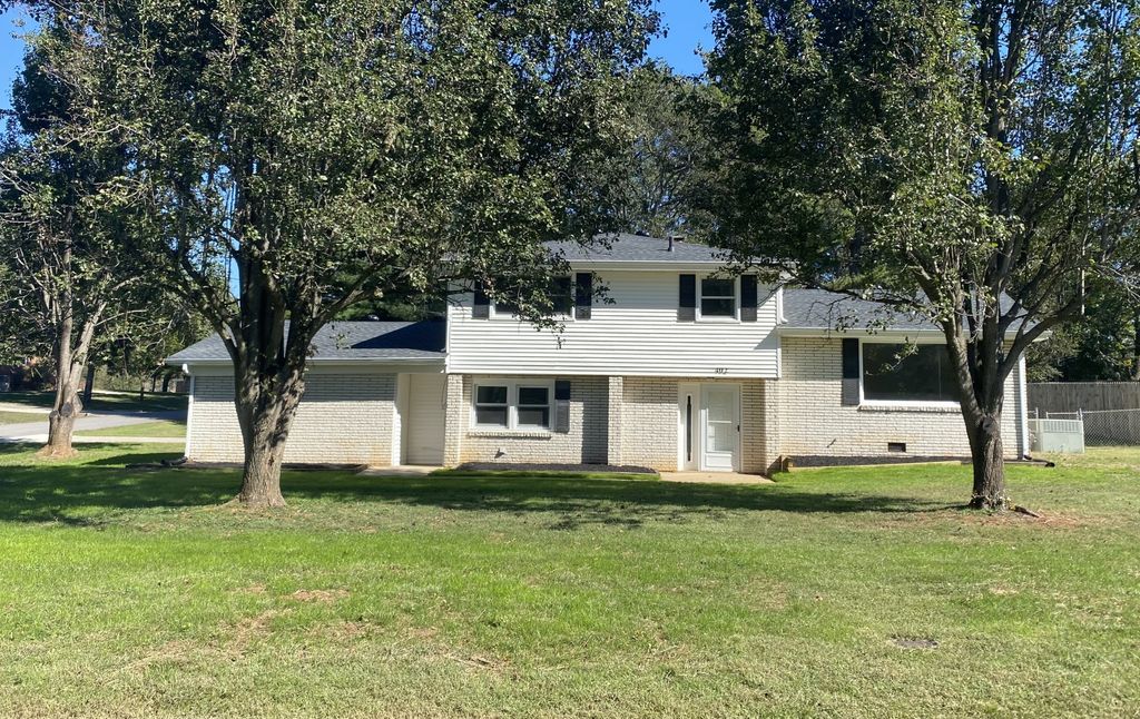 402 Holston Dr, Smyrna, TN 37167