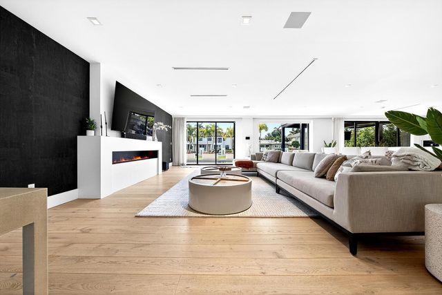 1520 SE 10th Street, Fort Lauderdale, FL 33316