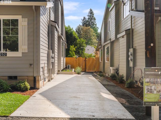 7252 Sw 1st Ave, Portland, OR 97219