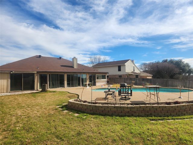 5776 Fenway Court, Haltom City, TX 76137
