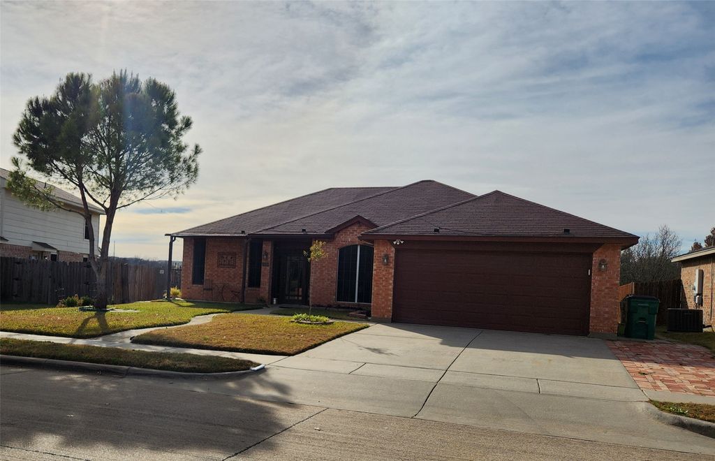 5776 Fenway Court, Haltom City, TX 76137