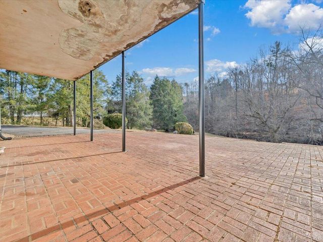 135 Old Furnace RD, Rocky Mount, VA 24151