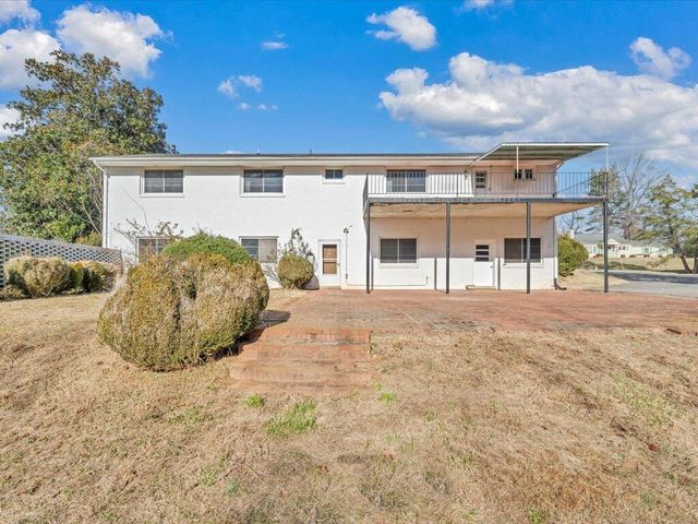 135 Old Furnace RD, Rocky Mount, VA 24151