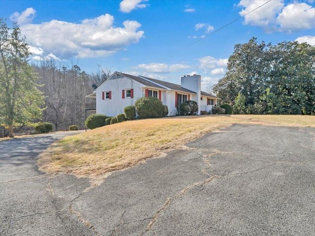 135 Old Furnace RD, Rocky Mount, VA 24151