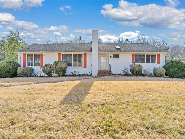 135 Old Furnace RD, Rocky Mount, VA 24151