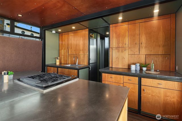 1301 N Northlake Way, Seattle, WA 98103