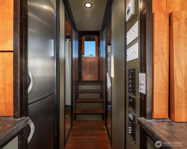 1301 N Northlake Way, Seattle, WA 98103