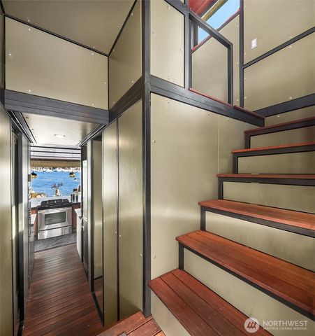 1301 N Northlake Way, Seattle, WA 98103