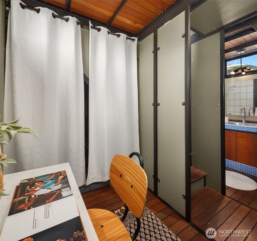 1301 N Northlake Way, Seattle, WA 98103