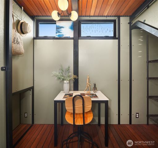 1301 N Northlake Way, Seattle, WA 98103