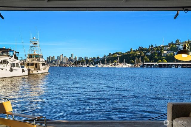 1301 N Northlake Way, Seattle, WA 98103