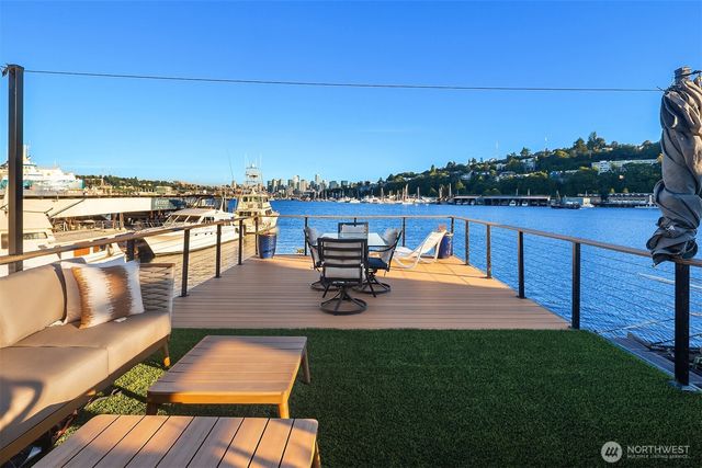 1301 N Northlake Way, Seattle, WA 98103