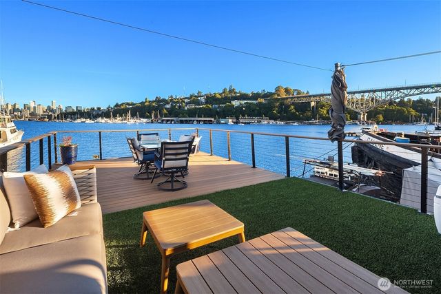 1301 N Northlake Way, Seattle, WA 98103
