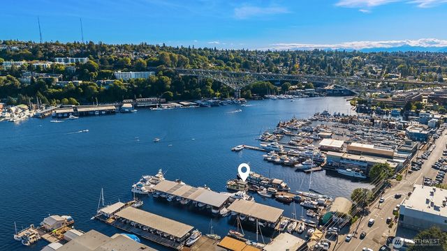 1301 N Northlake Way, Seattle, WA 98103