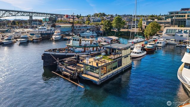 1301 N Northlake Way, Seattle, WA 98103