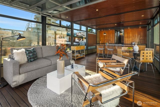 1301 N Northlake Way, Seattle, WA 98103
