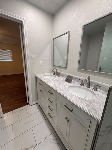 615 Oak Forest Drive, Dallas, TX 75232