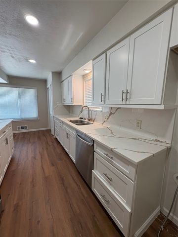 615 Oak Forest Drive, Dallas, TX 75232