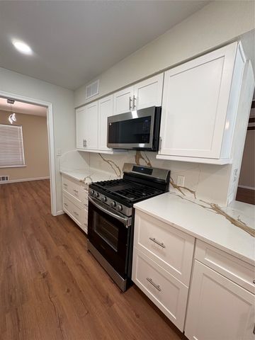 615 Oak Forest Drive, Dallas, TX 75232