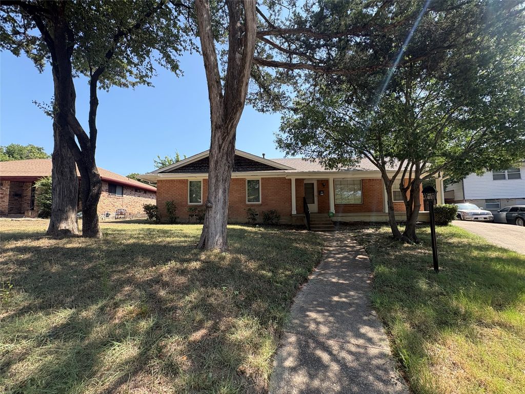 615 Oak Forest Drive, Dallas, TX 75232