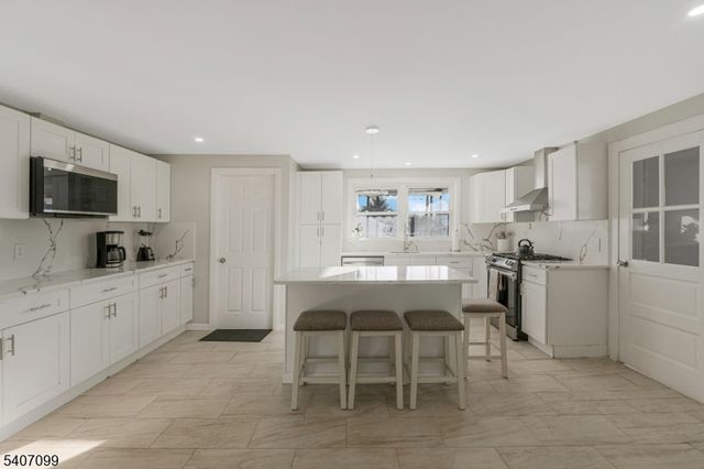 382 E Main St, Somerville Boro, NJ 08876