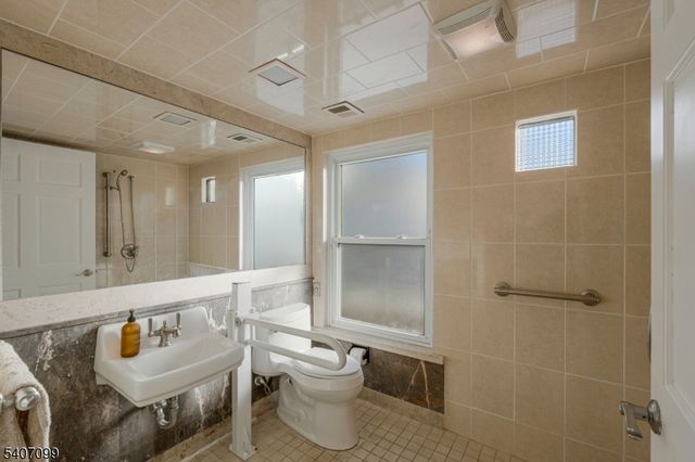 382 E Main St, Somerville Boro, NJ 08876