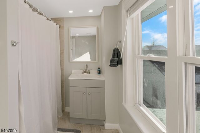 382 E Main St, Somerville Boro, NJ 08876