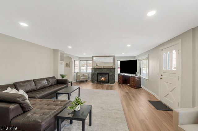 382 E Main St, Somerville Boro, NJ 08876