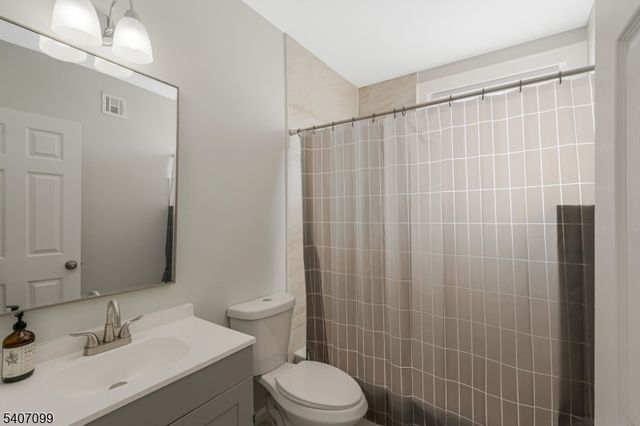 382 E Main St, Somerville Boro, NJ 08876