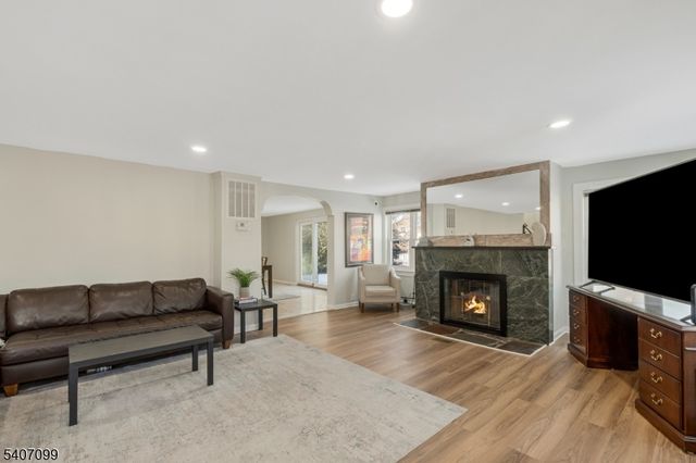 382 E Main St, Somerville Boro, NJ 08876