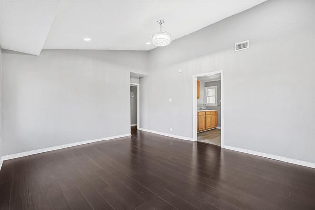 104 E 6th Street, Irving, TX 75060