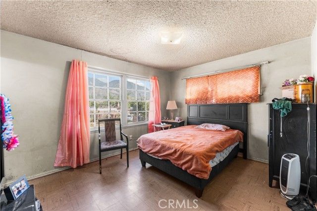 13525 Simshaw, Sylmar (los Angeles), CA 91342