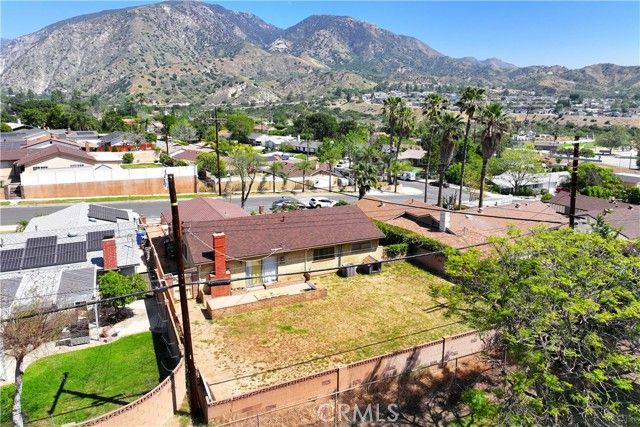 13525 Simshaw, Sylmar (los Angeles), CA 91342