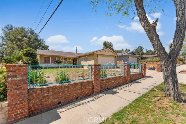 13525 Simshaw, Sylmar (los Angeles), CA 91342