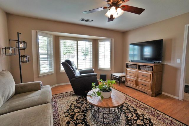 335 Kenwood Drive, Lemoore, CA 93245