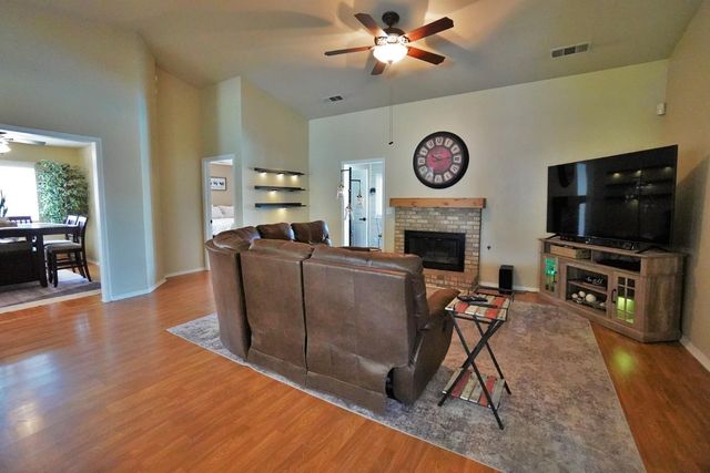 335 Kenwood Drive, Lemoore, CA 93245