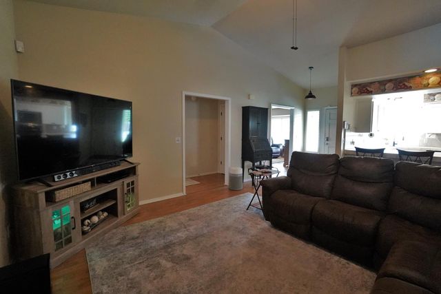 335 Kenwood Drive, Lemoore, CA 93245