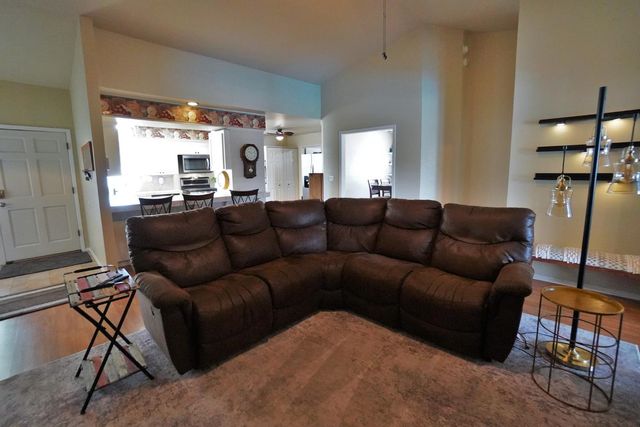 335 Kenwood Drive, Lemoore, CA 93245