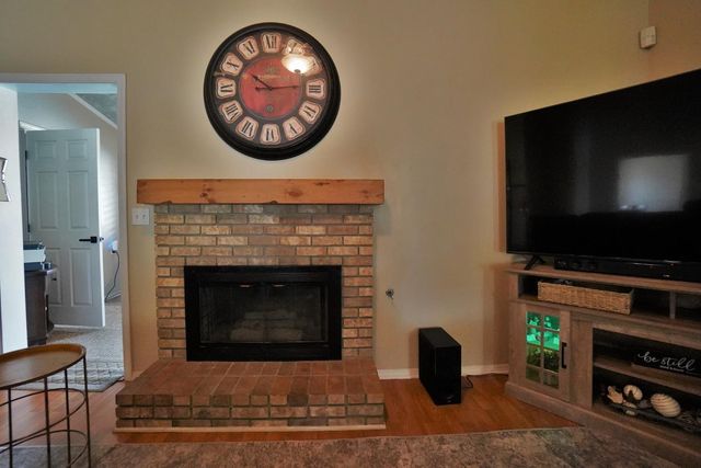 335 Kenwood Drive, Lemoore, CA 93245