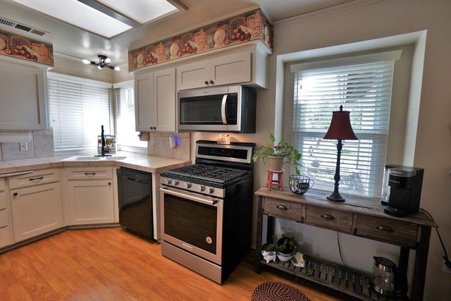 335 Kenwood Drive, Lemoore, CA 93245