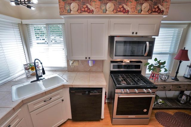 335 Kenwood Drive, Lemoore, CA 93245