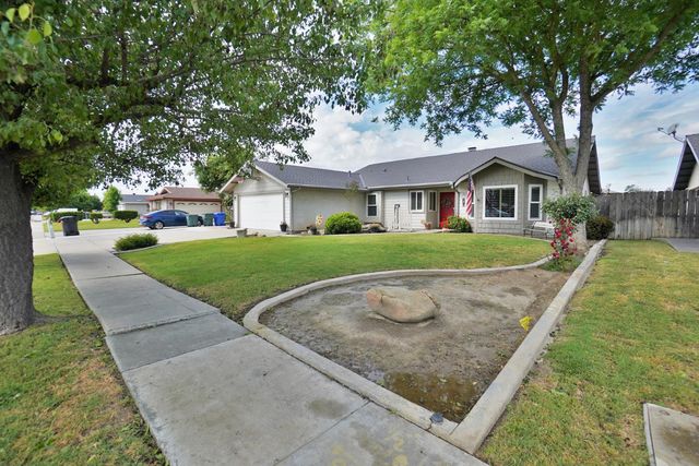 335 Kenwood Drive, Lemoore, CA 93245