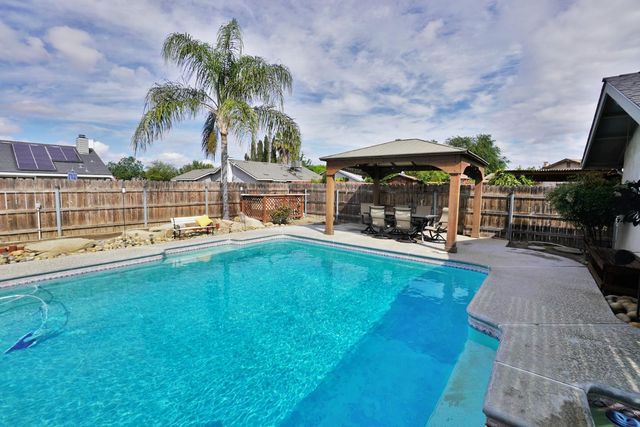 335 Kenwood Drive, Lemoore, CA 93245