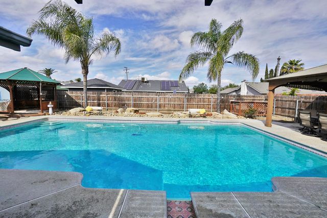 335 Kenwood Drive, Lemoore, CA 93245