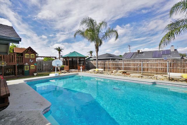 335 Kenwood Drive, Lemoore, CA 93245