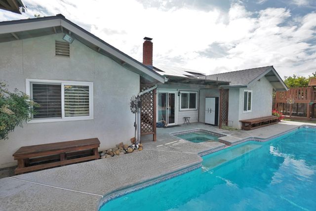 335 Kenwood Drive, Lemoore, CA 93245